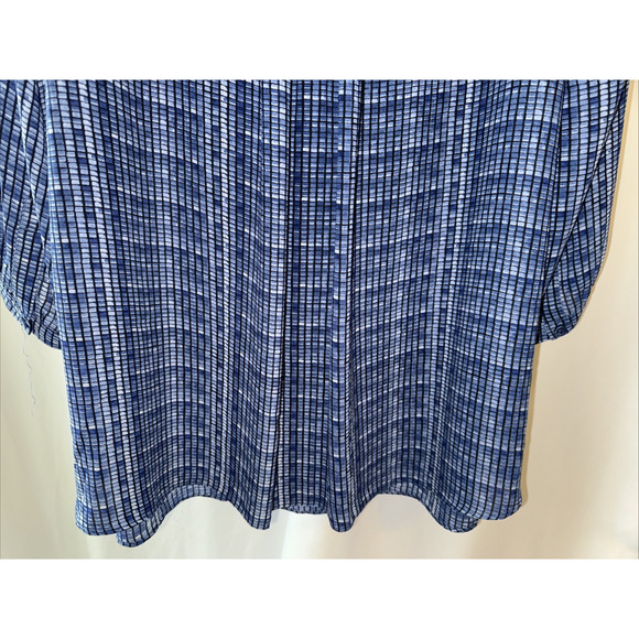 NYDJ's Blue Pintuck Blouse three-quarter-sleeved Size 1X - Picture 8 of 10